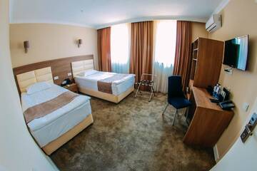 Большой двухместный номер с 1 кроватью в Отеле Osh Grand Hotel Chavo